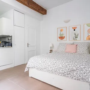 Apartment Merryland Chatelet, Paris
